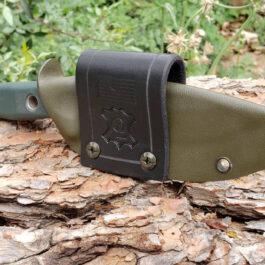 A Scout Style Benchmade Bushcrafter Sheath Style 2 attached to the knife.