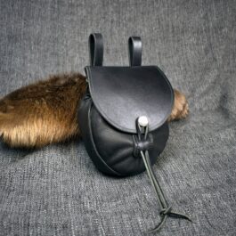 a Large Sporran Belt Pouch with a fur tail on the back of it.
