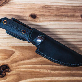 A leather sheath for the benchmade raghorn with a vertical loop